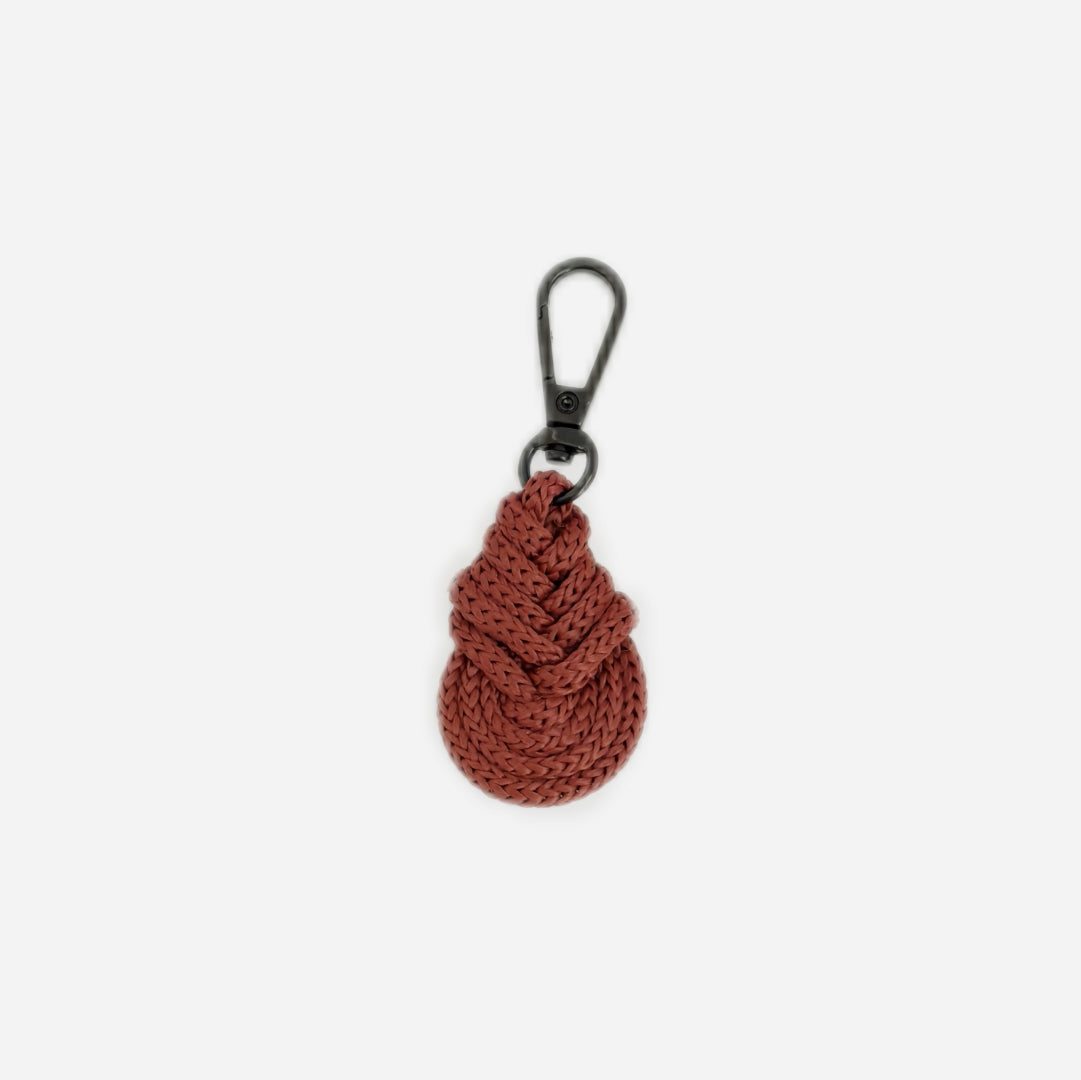 מחזיק מפתחות Agam-בורדו KEYCHAIN MACRAME שחור